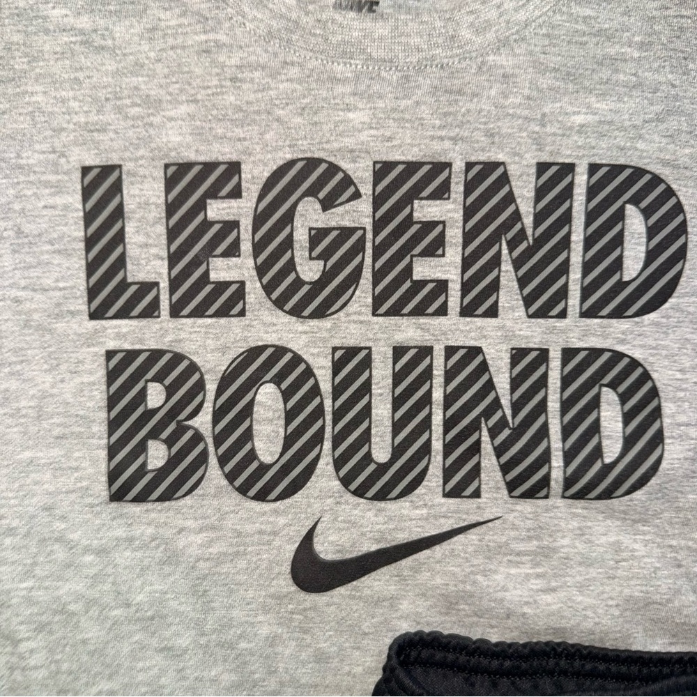 Boys Nike Gray short sleeve with black shorts size 7 Large - Picture 2 of 9